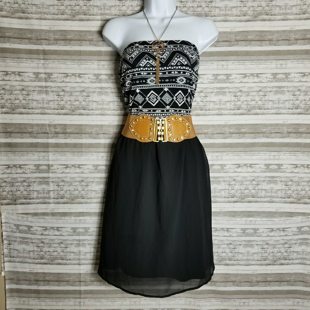 Beautiful Sleeveless Black and White Dress